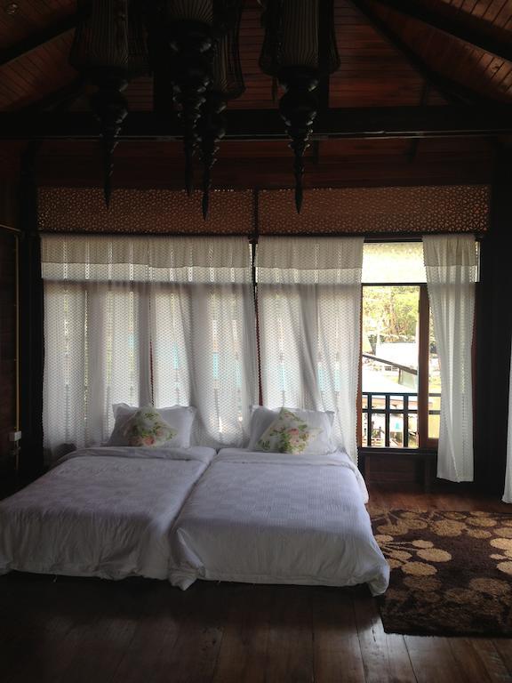 At Casa Guesthouse Amphawa Quarto foto