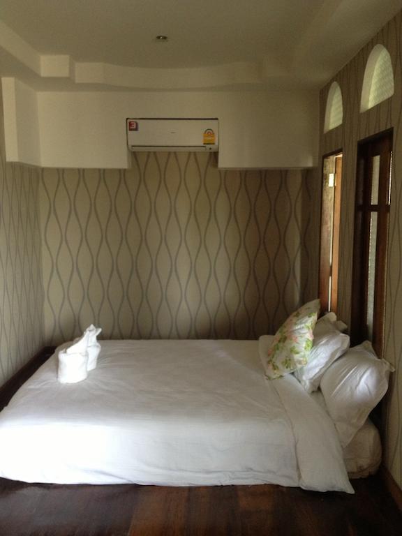 At Casa Guesthouse Amphawa Exterior foto