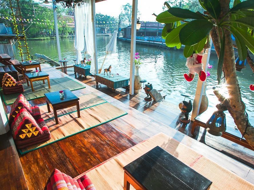 At Casa Guesthouse Amphawa Exterior foto