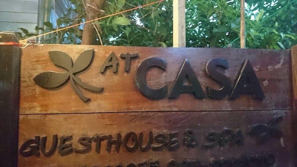 At Casa Guesthouse Amphawa Exterior foto