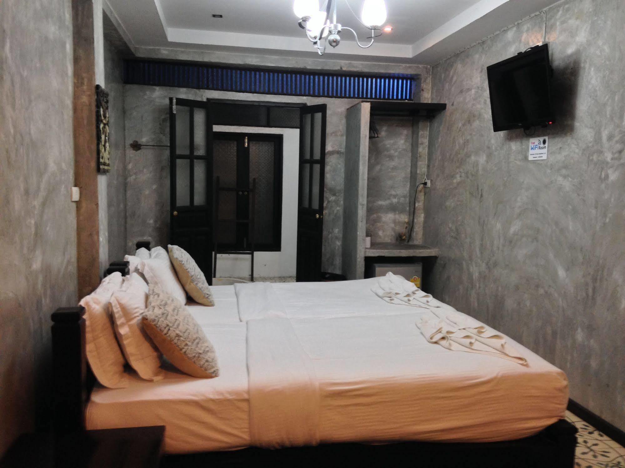 At Casa Guesthouse Amphawa Exterior foto